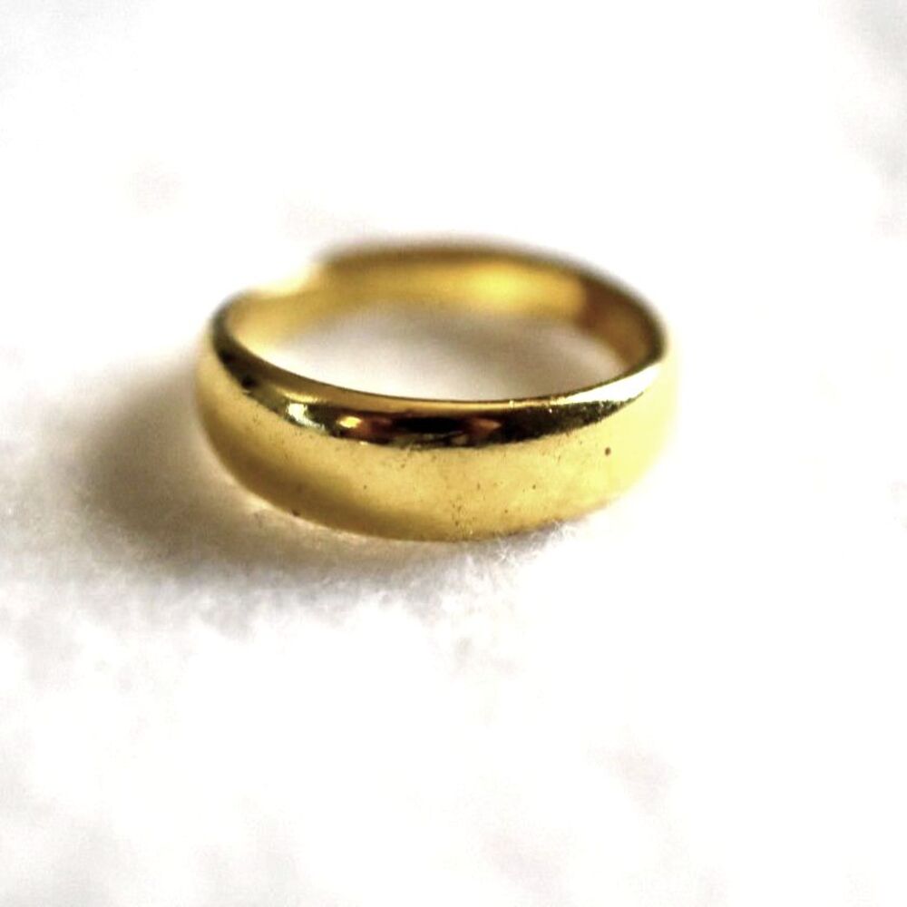 NWOT Distinctive Gold Tone Metal Alloy Casual Size 10 Adjustable Unisex Ring